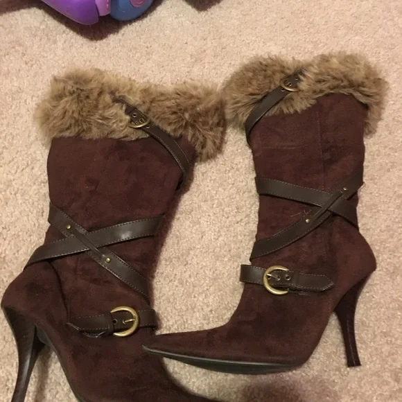 Brown fur trimmed boots Size 6 - Picture 2 of 2